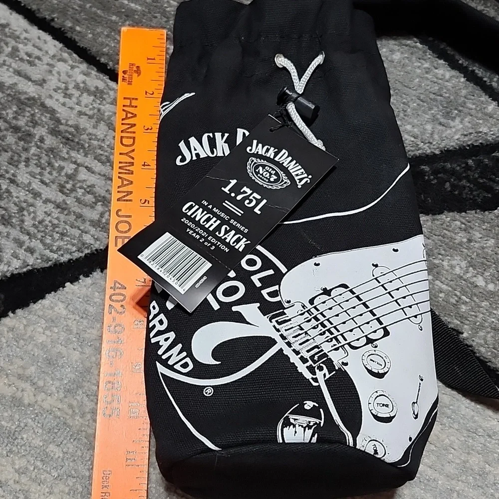JACK DANIELS MUSIC SERIES GUITAR BLK SLING BOTTLE TRAVEL BAG 2020/21 EDITION